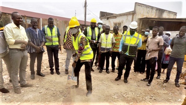 Seth Oduro-Boadu (with shovel in hand), MEC for West Akyem, cutting the sod for the commencement of the facility